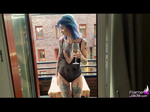 ❤️ Fille énorme suçant à pleine bouche et baisant passionnément sous le ciel ouvert ️❌ Super sexe at us